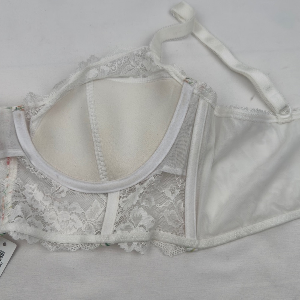 Adore Me Floral Lace Bra in White and Red - Picture 8 of 11